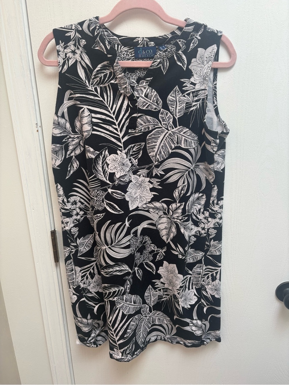 Sleeveless Black & White Tropical Print Dress